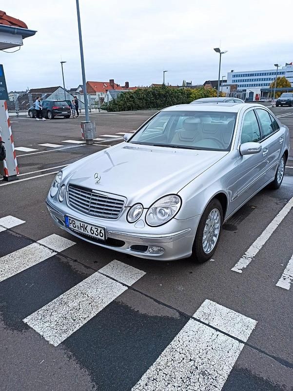 Gebraucht Mercedes E220 150 PS (110 kW) 2002 Silber Limousine