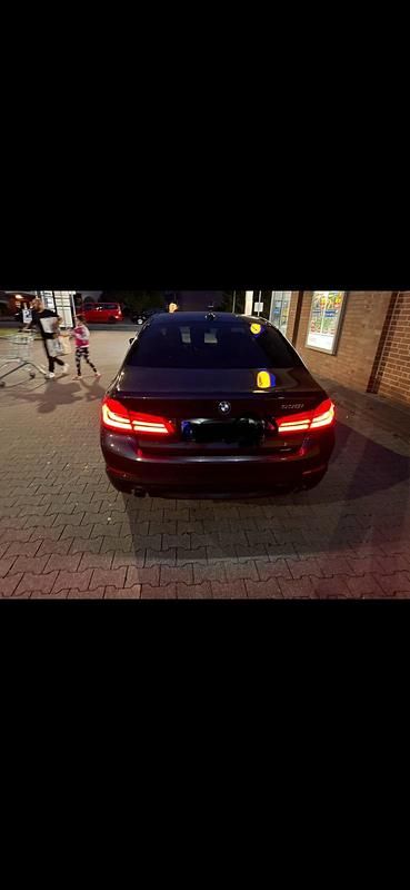 Schwarz Gebraucht 2020 BMW 530 Sport Line Limousine | 33.000 € - Bild 1/4