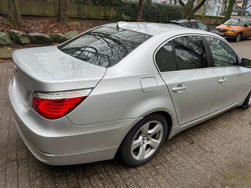 Gebraucht BMW 525 198 PS (145 kW) 2008 Grau Limousine