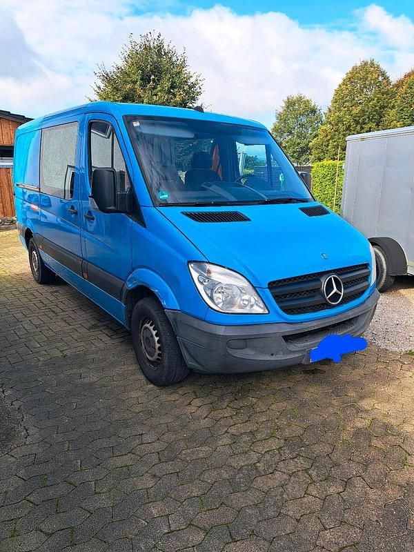 Blau Gebraucht 2013 Mercedes 316 Van | 8.888 € (Guter Preis) - Bild 1/4