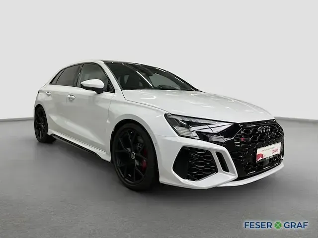 Gebraucht Audi RS3 Sportback Premium 400 PS (294 kW) 2023 Gletscherweiß metallic Kleinwagen