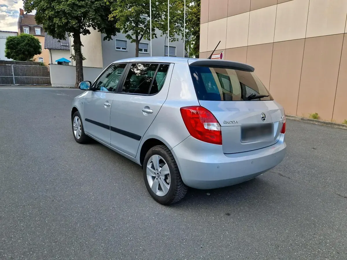 Gebraucht Skoda Fabia 86 PS (63 kW) 2013 Silber Limousine
