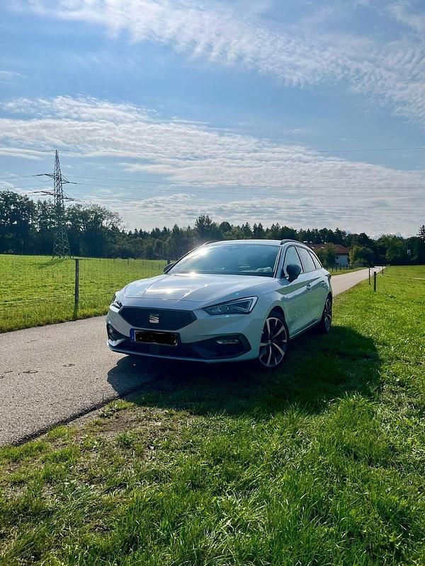 Weiß Gebraucht 2020 Seat Leon FR Kombi | 21.500 € (Etwas zu teuer) - Bild 1/4
