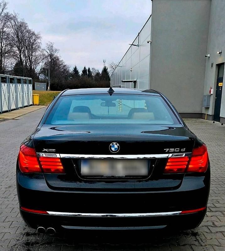 Second-hand BMW 730 258 CP (189 kW) 2014 Negru Berlinǎ
