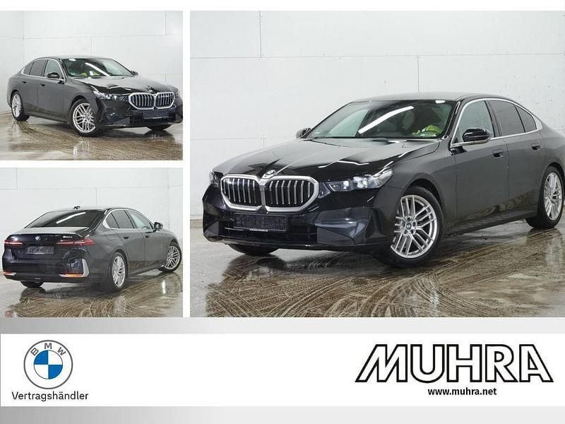 Black sapphire metallic Gebraucht 2024 BMW 520 Limousine | 50.980 € (Superpreis) - Bild 1/4