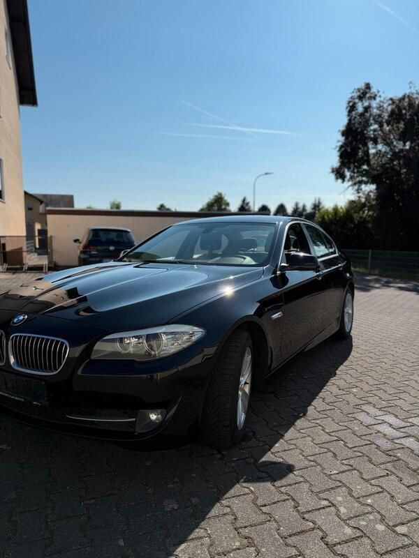 Schwarz Gebraucht 2013 BMW 520 Limousine | 7.600 € (Superpreis) - Bild 1/4
