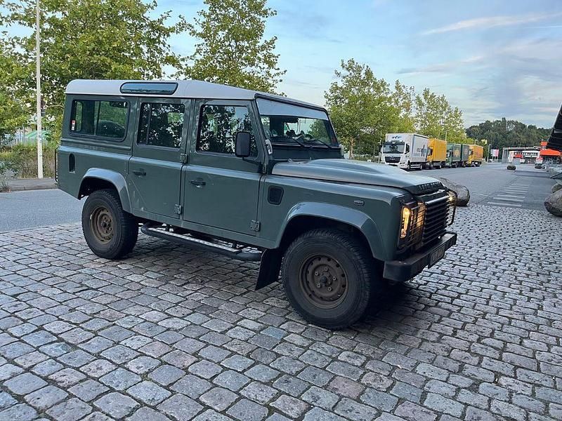 Grün Gebraucht 2012 Land Rover Defender SUV | 38.900 € - Bild 1/4