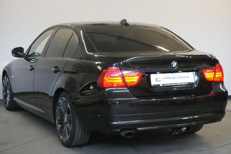Gebraucht BMW 318 143 PS (105 kW) 2011 Schwarz Limousine