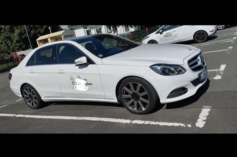 Gebraucht Mercedes E220 Avantgarde 170 PS (125 kW) 2015 Weiß Limousine