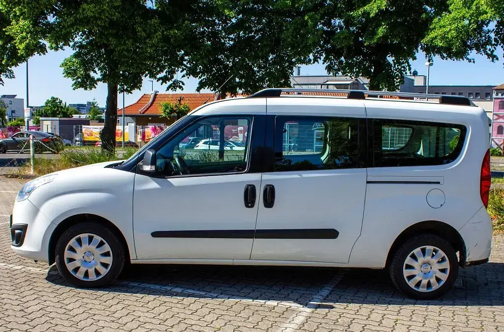 Gebraucht Opel Combo Selection 95 PS (69 kW) 2018 Weiß Van / Kleinbus