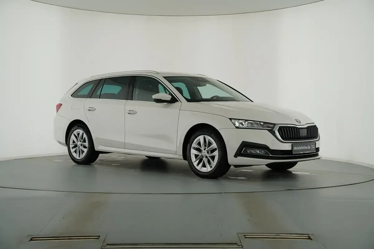 Gebraucht Skoda Octavia Style 116 PS (85 kW) 2024 Candyweiss Kombi