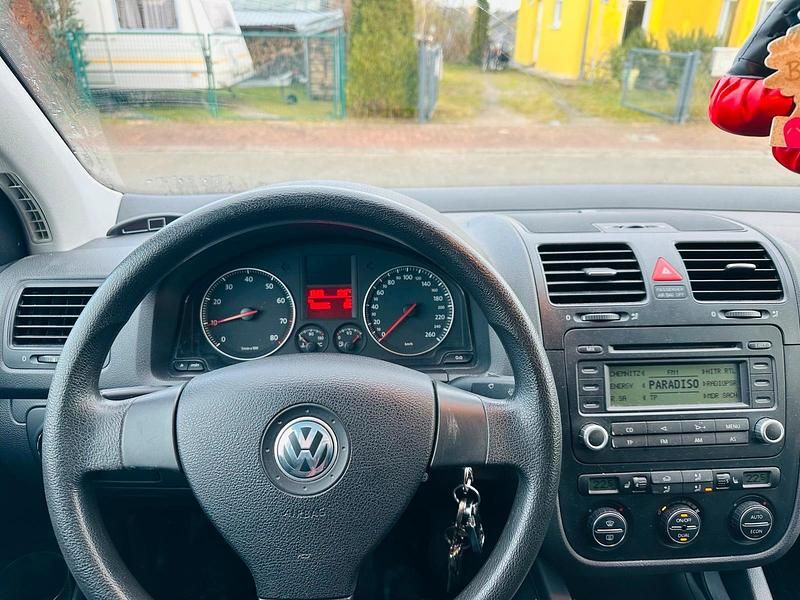 Gebraucht VW Golf V 102 PS (75 kW) 2005 Silber Kleinwagen