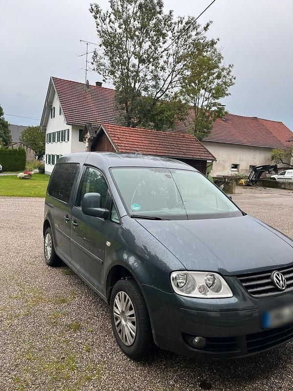 Grau Gebraucht 2010 VW Caddy Van / Kleinbus | 7.600 € (Teuer) - Bild 1/4