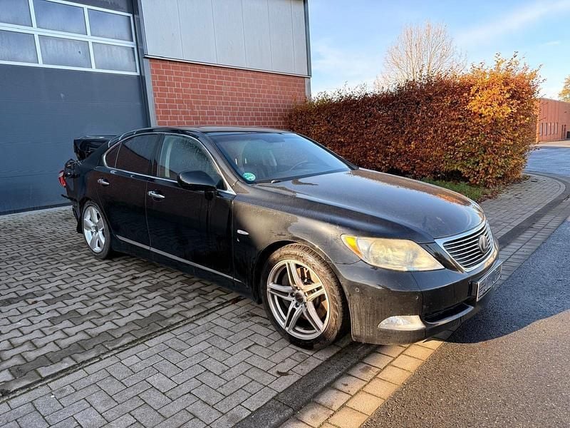 Schwarz Gebraucht 2007 Lexus LS460 Limousine | 3.690 € (Superpreis) - Bild 1/4