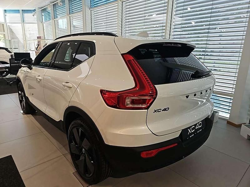 Gebraucht Volvo XC40 Plus 163 PS (119 kW) 2025 Crystal white / metallic SUV