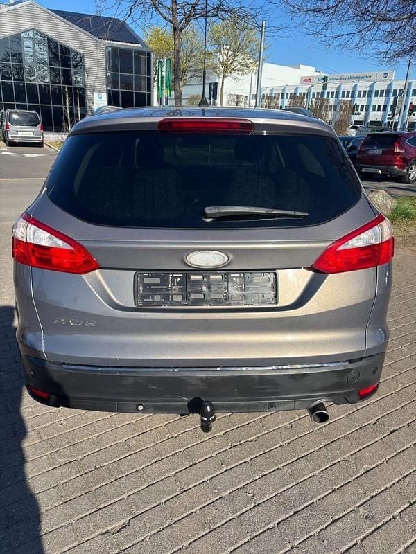 Gebraucht Ford Focus Titanium 140 PS (102 kW) 2012 Braun Kombi