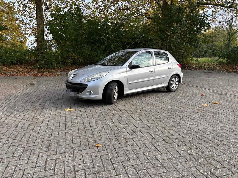 Silber Gebraucht 2010 Peugeot 206+ Kleinwagen | 1.800 € (Fairer Preis) - Bild 1/4