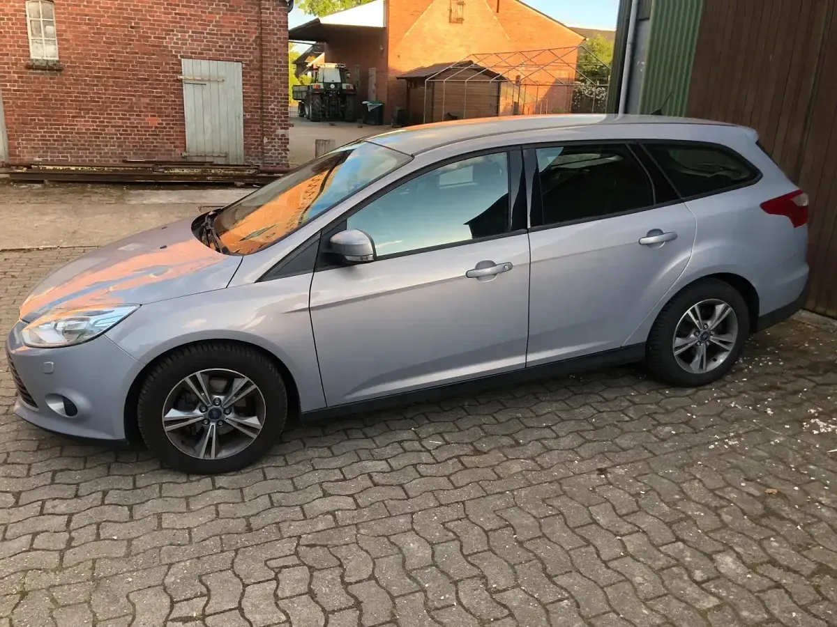 Gebraucht Ford Focus 125 PS (91 kW) 2014 Silber Kombi