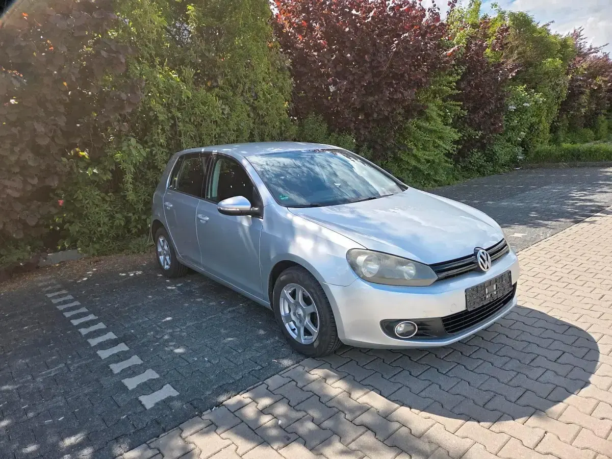 Gebraucht VW Golf VI Trendline 80 PS (58 kW) 2011 Silber Kleinwagen