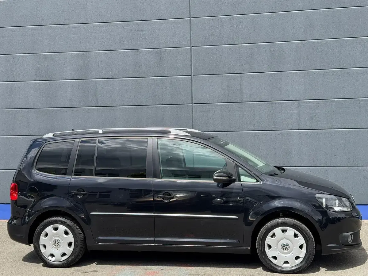 Gebraucht VW Touran Highline 140 PS (102 kW) 2011 Schwarz Van / Kleinbus