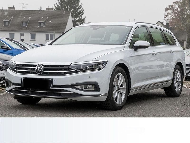 Weiß Gebraucht 2024 VW Passat Elegance Kombi | 27.900 € (Superpreis) - Bild 1/4