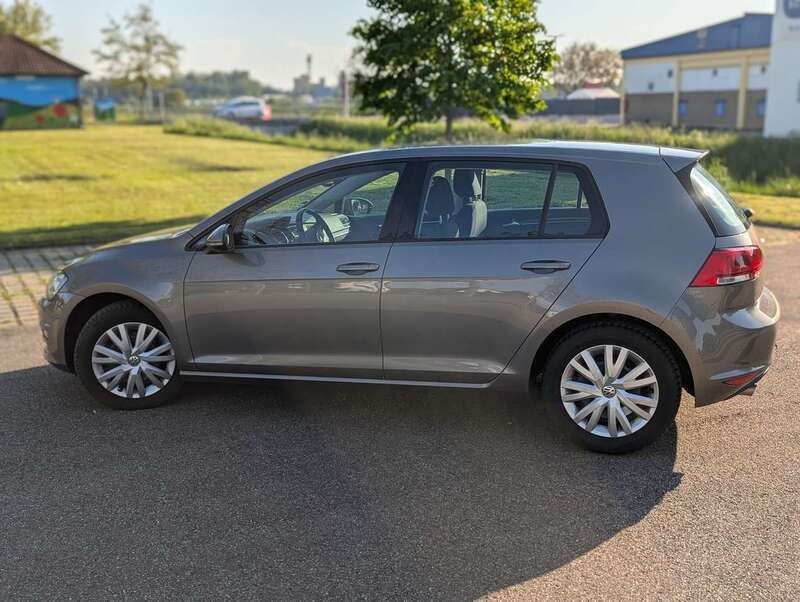 Grau Gebraucht 2016 VW Golf VII Highline Kleinwagen | 11.490 € (Fairer Preis) - Bild 1/4