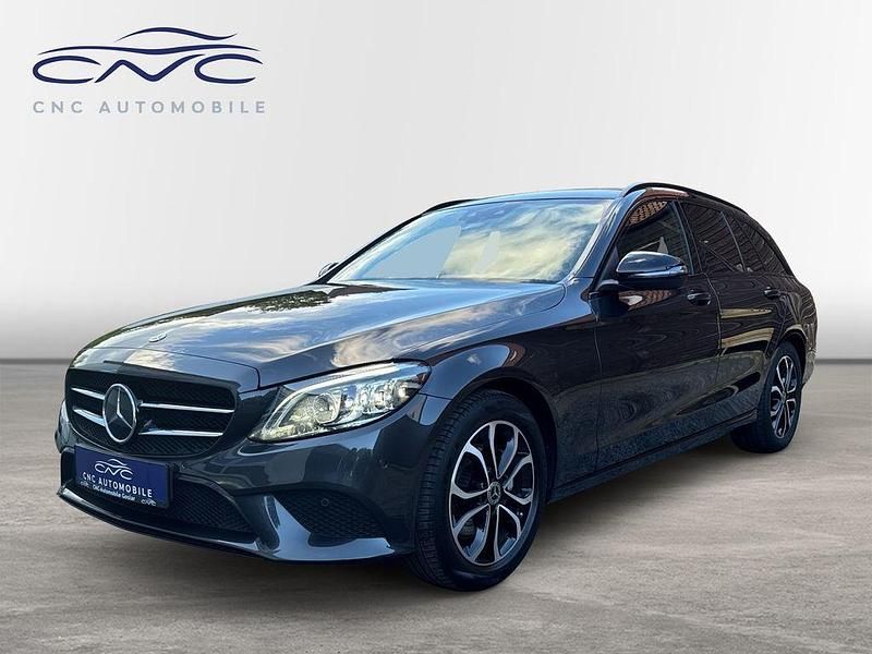 Grau Gebraucht 2021 Mercedes C220 Kombi | 23.990 € (Superpreis) - Bild 1/4