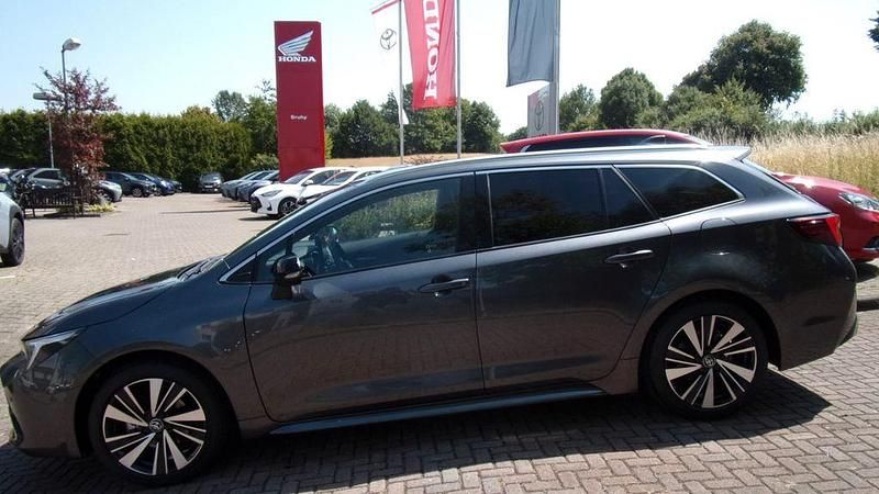 Neu Toyota Corolla 98 PS (72 kW) 2025 Grau Kombi