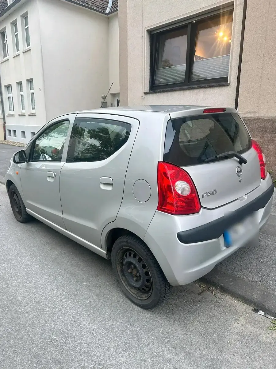 Gebraucht Nissan Pixo 68 PS (50 kW) 2009 Silber Kleinwagen