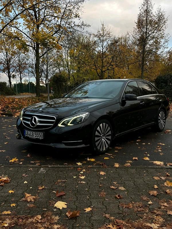 Schwarz Gebraucht 2014 Mercedes E220 Limousine | 15.000 € (Etwas zu teuer) - Bild 1/4