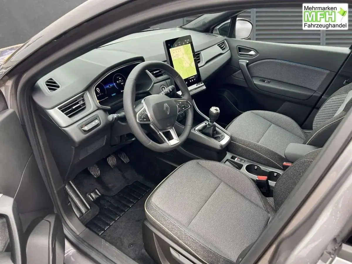 Neu Renault Captur Techno 91 PS (66 kW) 2026 Stahlgrau + blackpearl... SUV