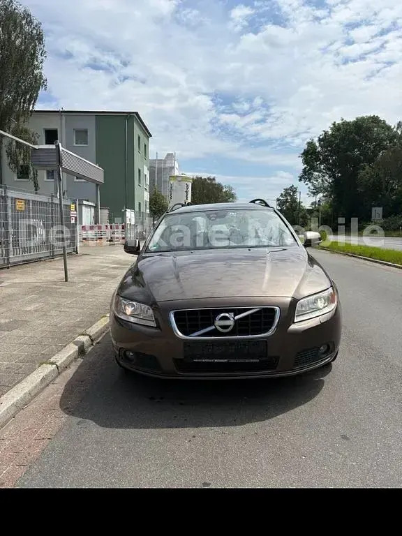 Gebraucht Volvo V70 Pro 163 PS (119 kW) 2013 Braun Kombi