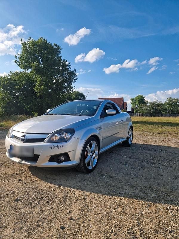 Gebraucht Opel Tigra 90 PS (66 kW) 2006 Silber Cabrio