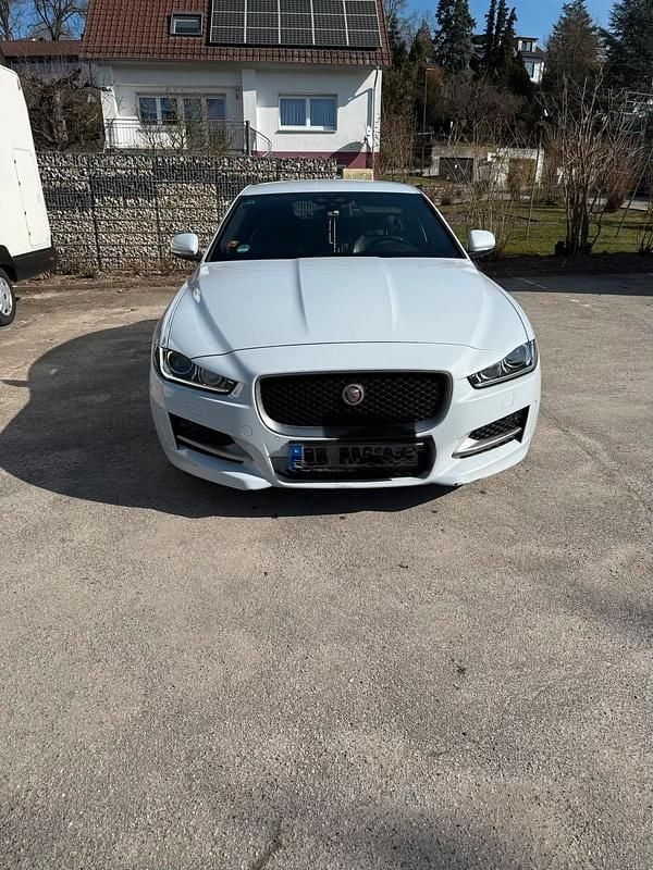 Gebraucht Jaguar XE 179 PS (131 kW) 2017 Weiß Limousine
