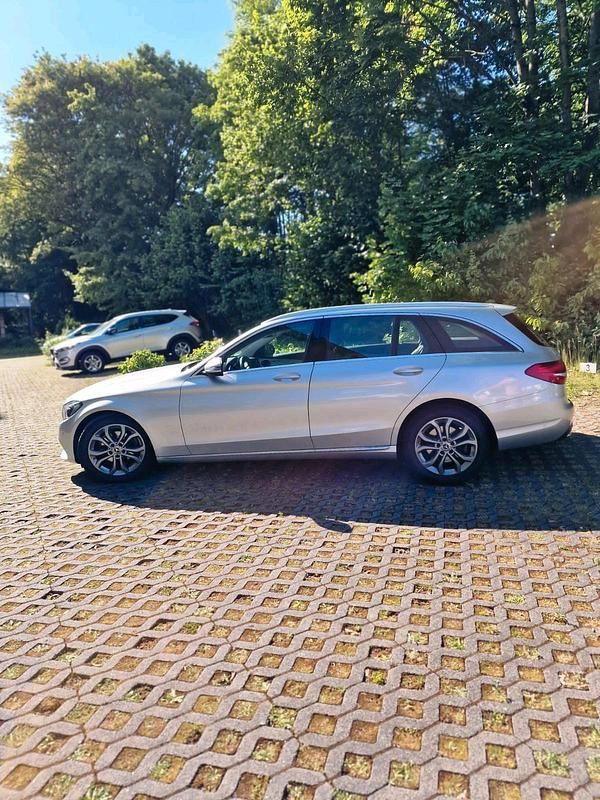 Silber Gebraucht 2017 Mercedes C180 Avantgarde Kombi | 19.300 € (Fairer Preis) - Bild 1/4