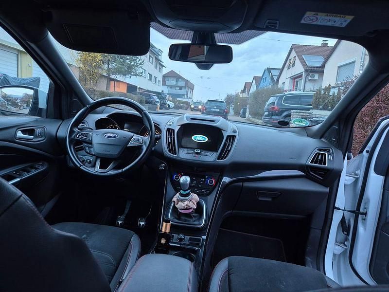 Gebraucht Ford Kuga ST-Line 150 PS (110 kW) 2017 Weiß SUV