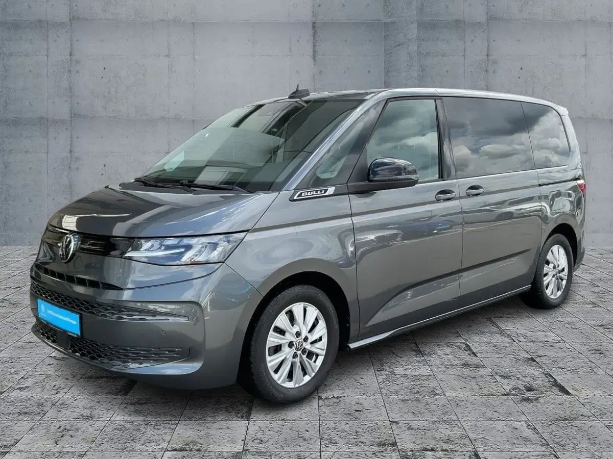 Gebraucht VW Multivan Basis 150 PS (110 kW) 2023 Grau Van / Kleinbus
