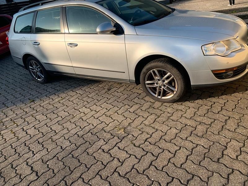 Gebraucht VW Passat 140 PS (102 kW) 2010 Silber Kombi