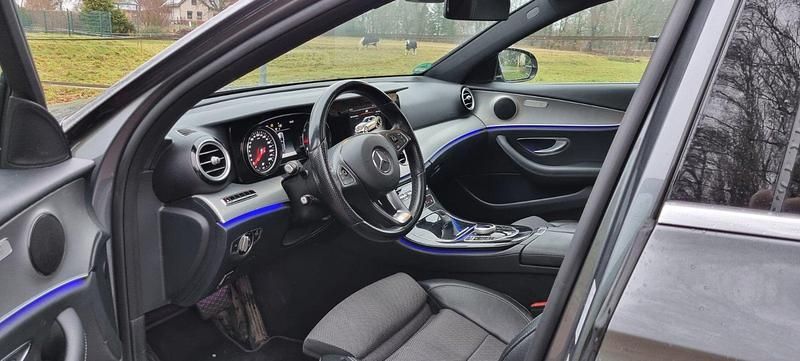 Gebraucht Mercedes E200 150 PS (110 kW) 2017 Grau Kombi