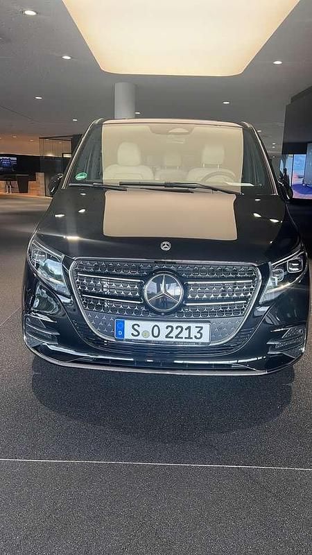 Gebraucht Mercedes V250 Avantgarde 190 PS (139 kW) 2024 Schwarz Van / Kleinbus