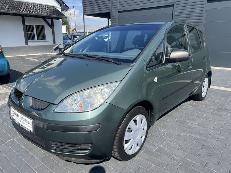 Gruen (metallic) Gebraucht 2005 Mitsubishi Colt Invite Limousine | 3.970 € (Teuer) - Bild 1/4