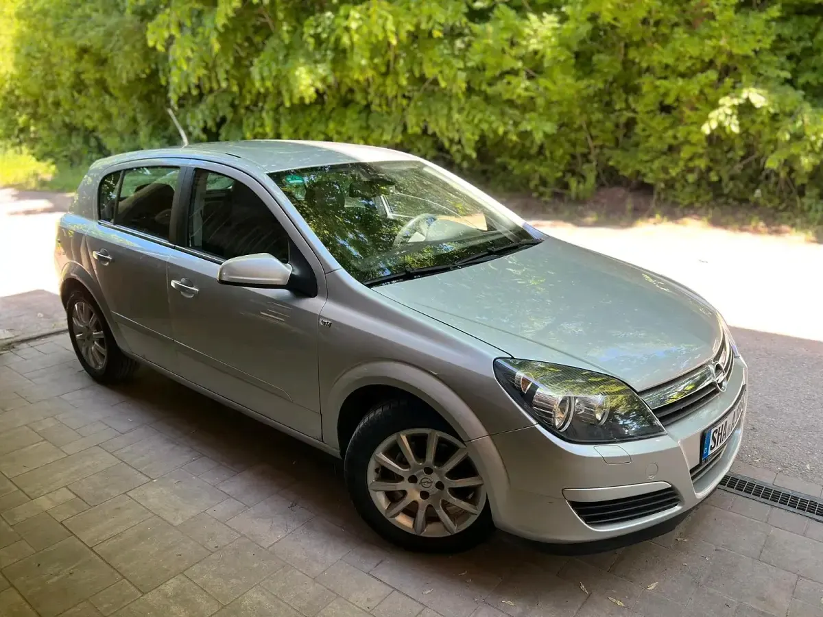 Używany Opel Astra 105 KM (77 kW) 2005 Szary Hatchback