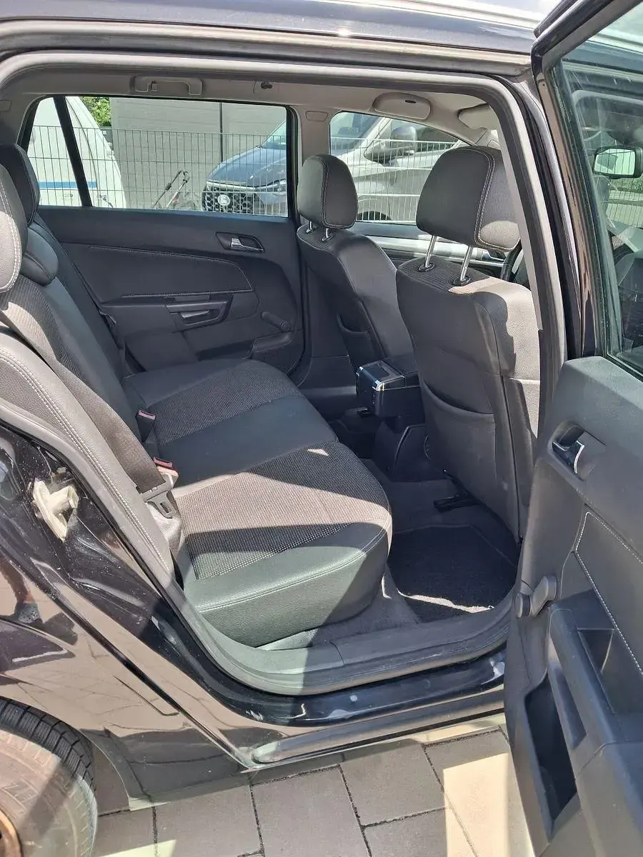 Gebraucht Opel Astra Selection 140 PS (102 kW) 2009 Schwarz Kombi