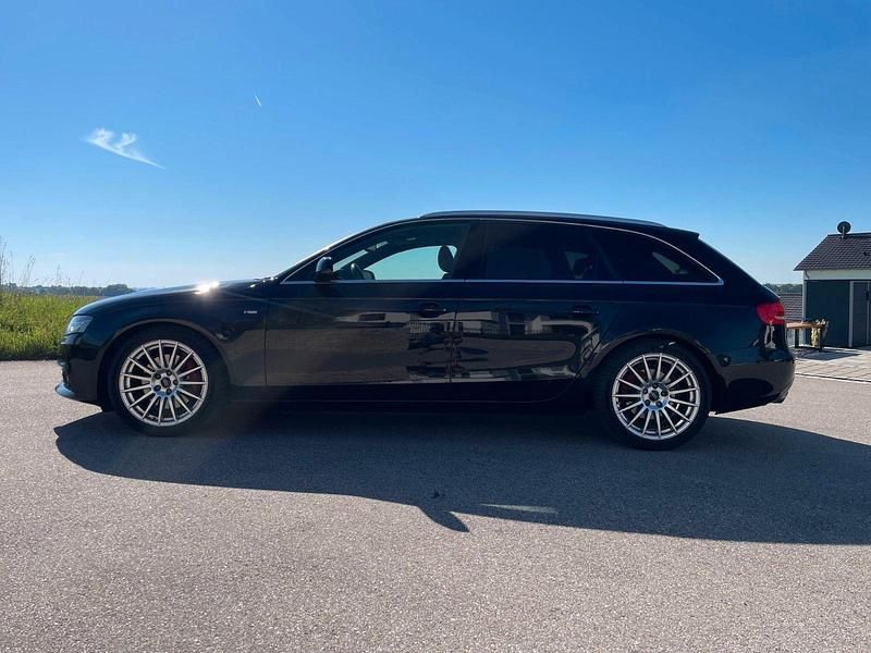 Schwarz Gebraucht 2011 Audi A4 Design Kombi | 10.900 € (Etwas zu teuer) - Bild 1/4