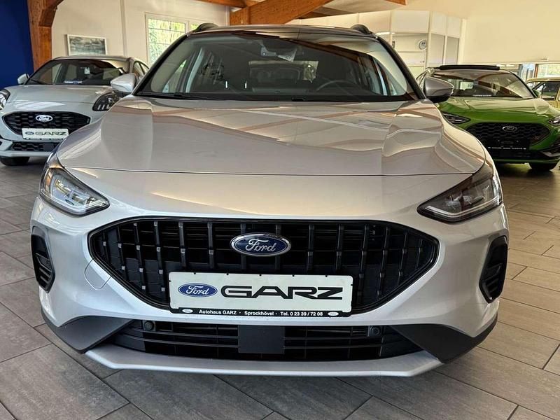 Gebraucht Ford Focus Active X 155 PS (114 kW) 2025 Moondust silber met Kombi