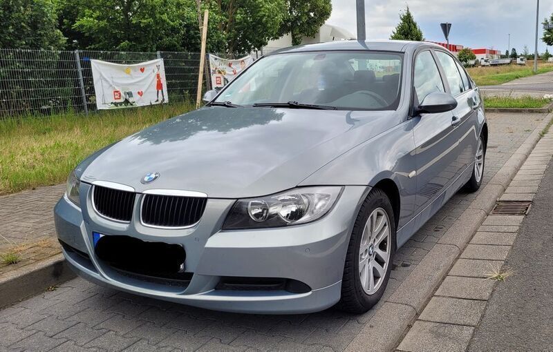 Grau Gebraucht 2005 BMW 318 Limousine | 5.900 € (Teuer) - Bild 1/4