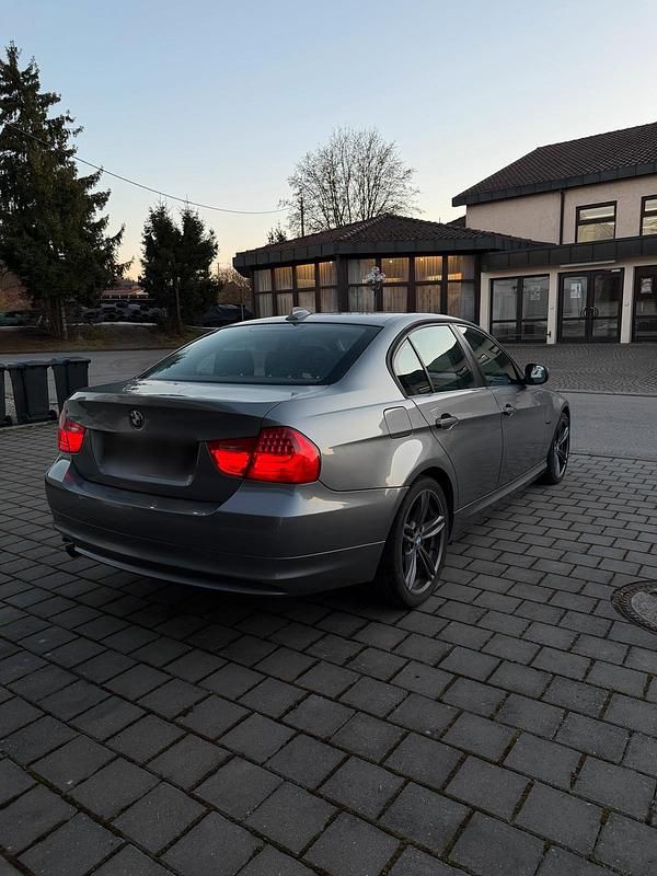 Gebraucht BMW 316 116 PS (85 kW) 2010 Grau Limousine