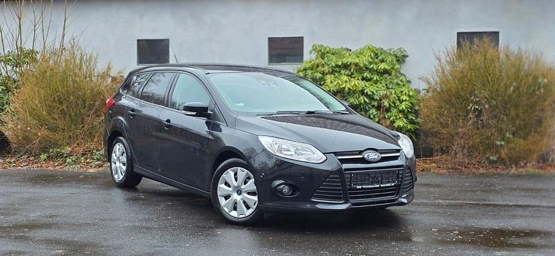 Gebraucht Ford Focus Trend 116 PS (85 kW) 2012 Schwarz Kombi