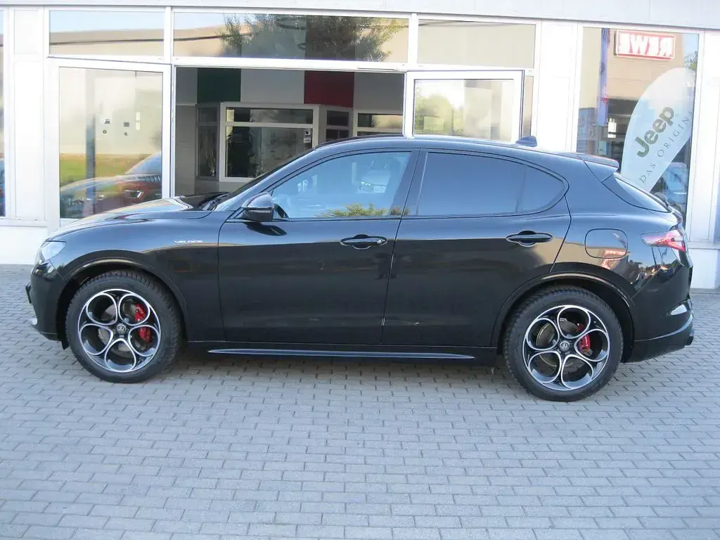 Gebraucht Alfa Romeo Stelvio Veloce 209 PS (153 kW) 2025 Schwarz SUV