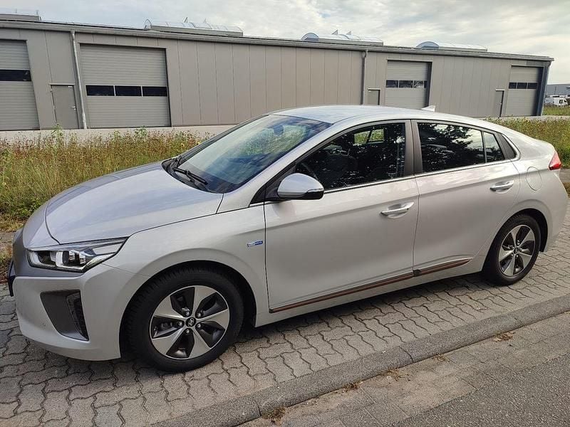 Silber Gebraucht 2020 Hyundai Ioniq Premium Kleinwagen | 16.490 € (Fairer Preis) - Bild 1/4
